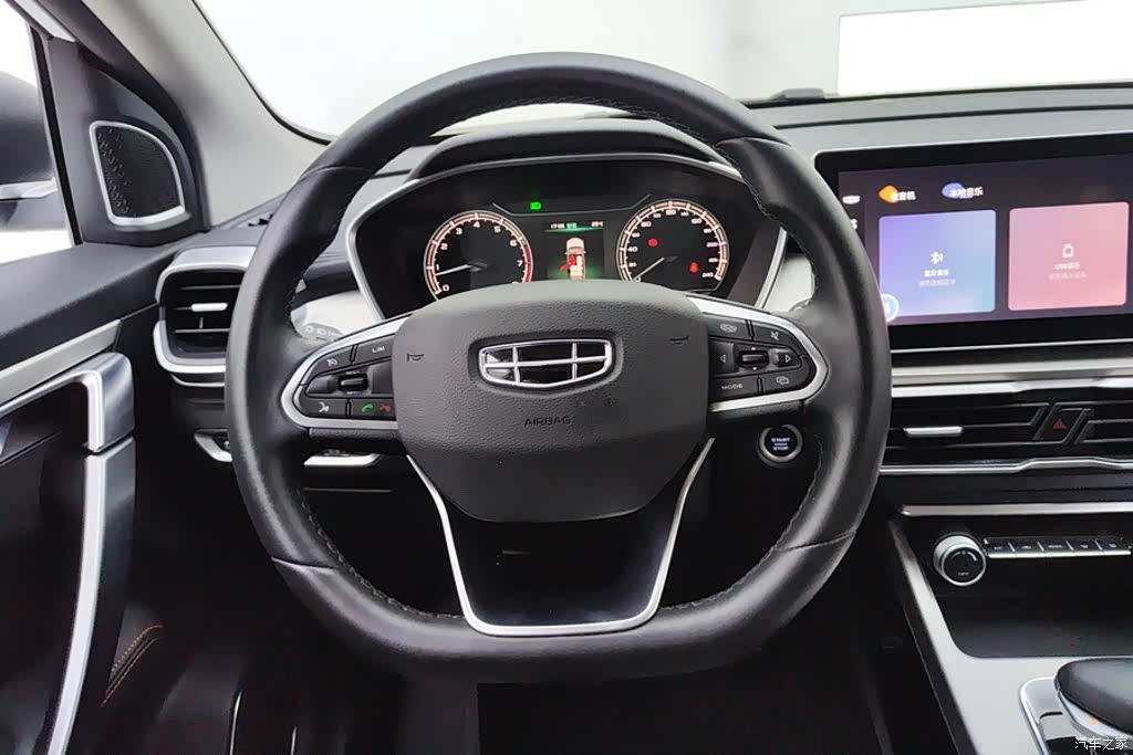 Geely Coolray, 2023 15