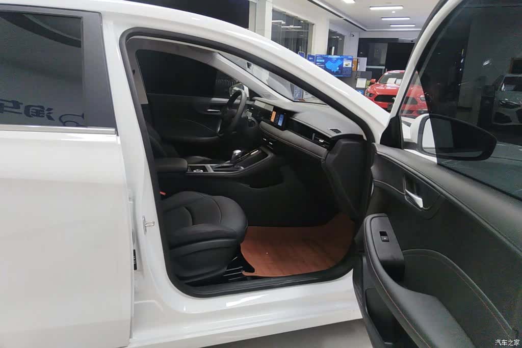 Roewe i5, 2025 8