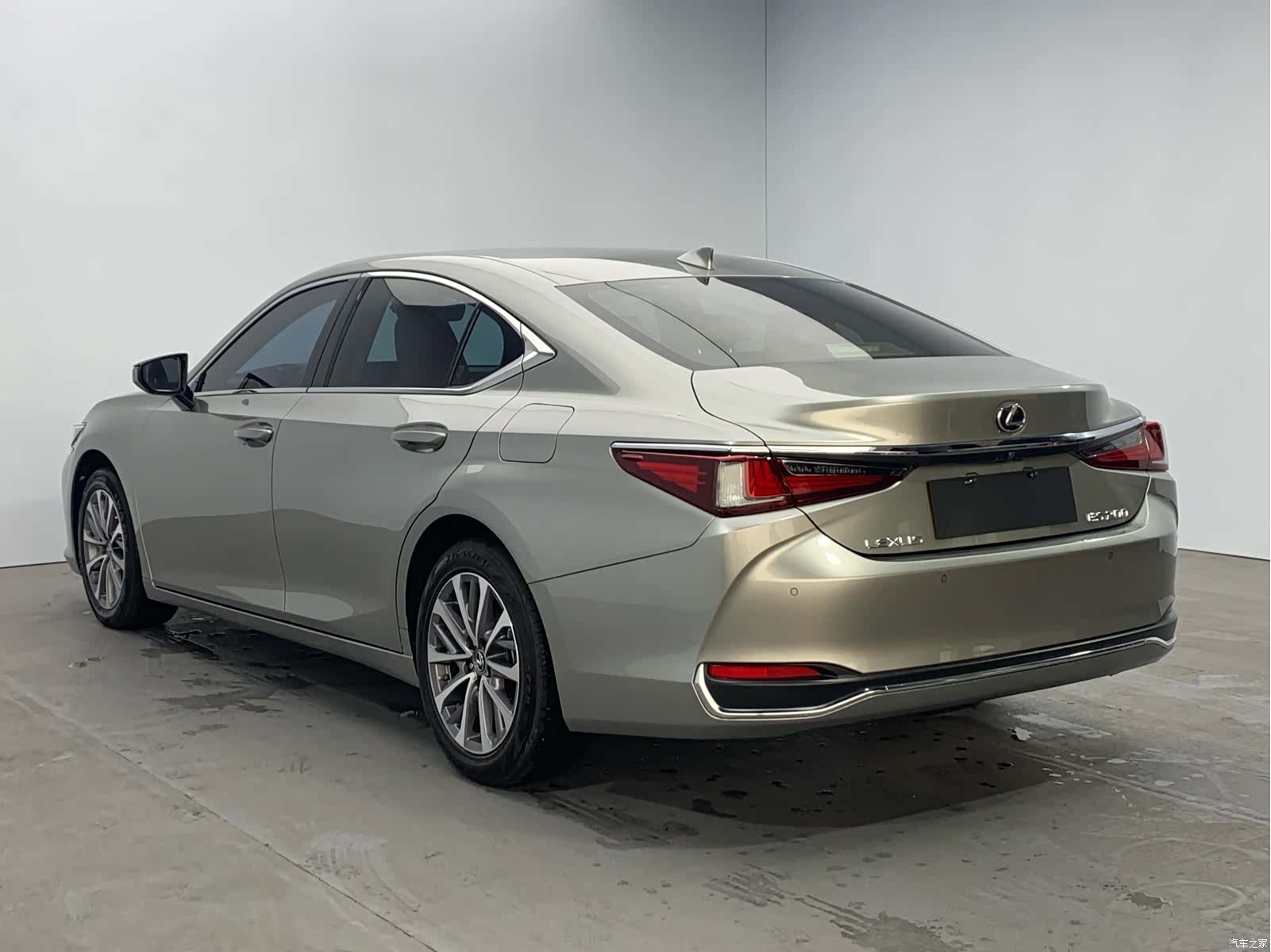 Lexus ES, 2022 все фото