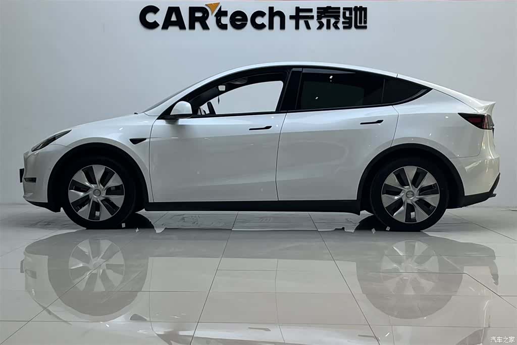 Tesla Model Y, 2021 все фото