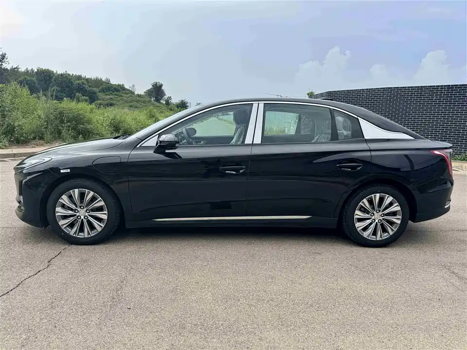 Hongqi E-QM5 Hongqi E-QM5