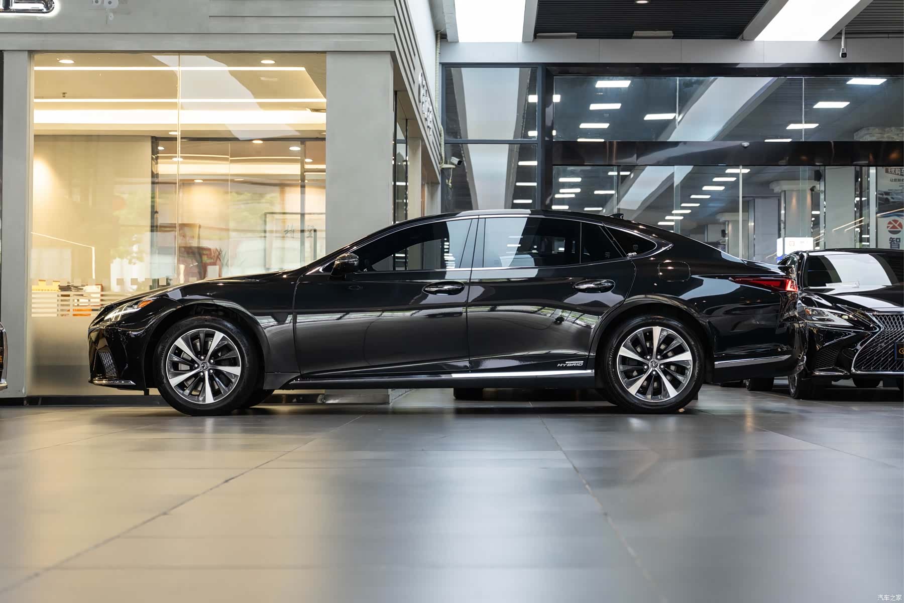 Lexus LS, 2021 4