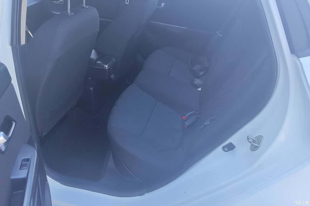Kia K2, 2015 11