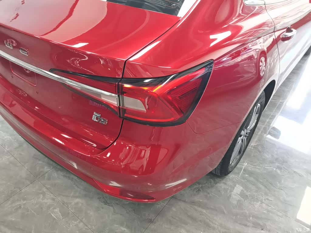 Roewe i5, 2019 8
