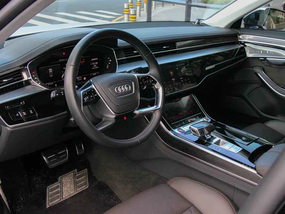 Audi S8