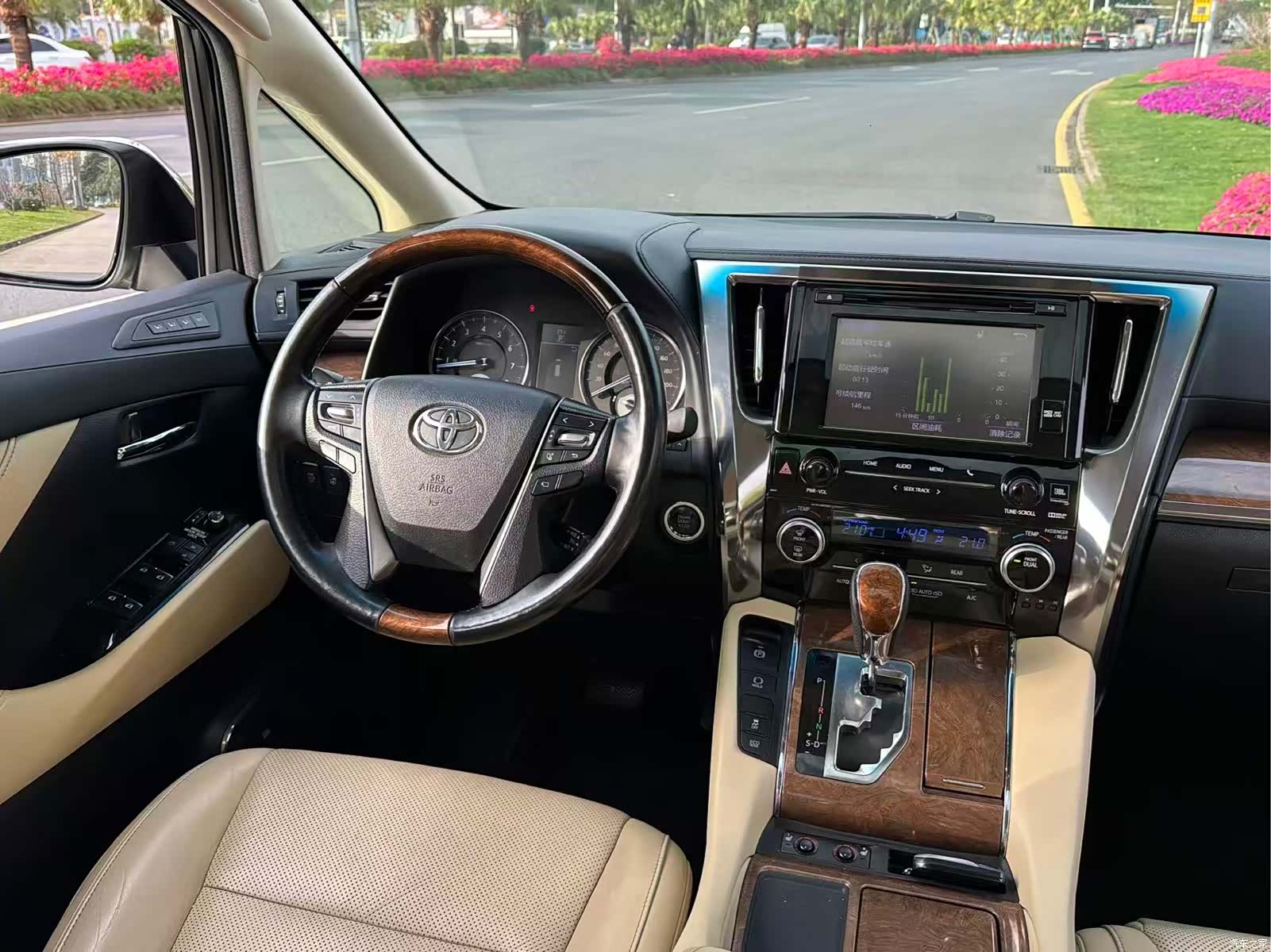 Toyota Alphard, 2017 15