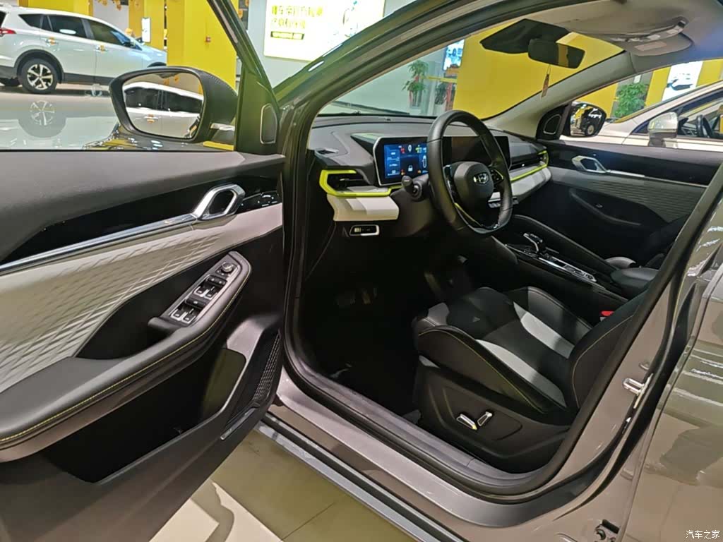 Geely Coolray, 2022 16