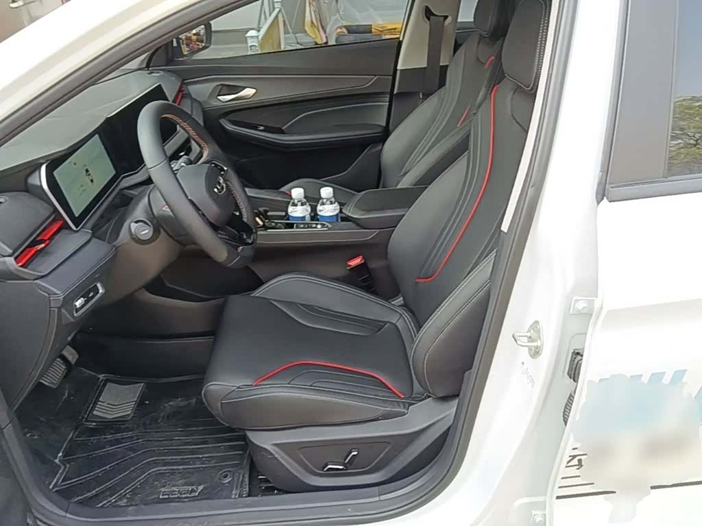 Geely Binray, 2025 15