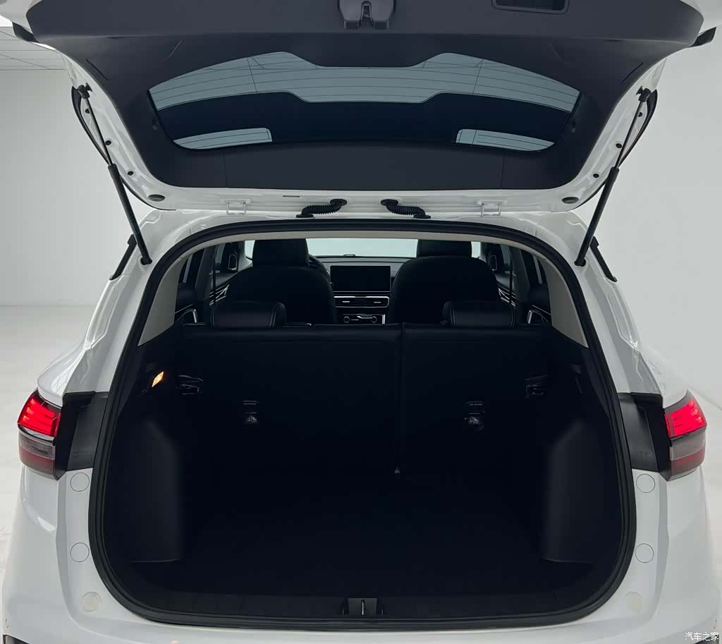 Geely Coolray, 2025 19