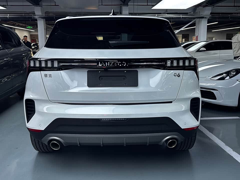 Lynk & Co 06