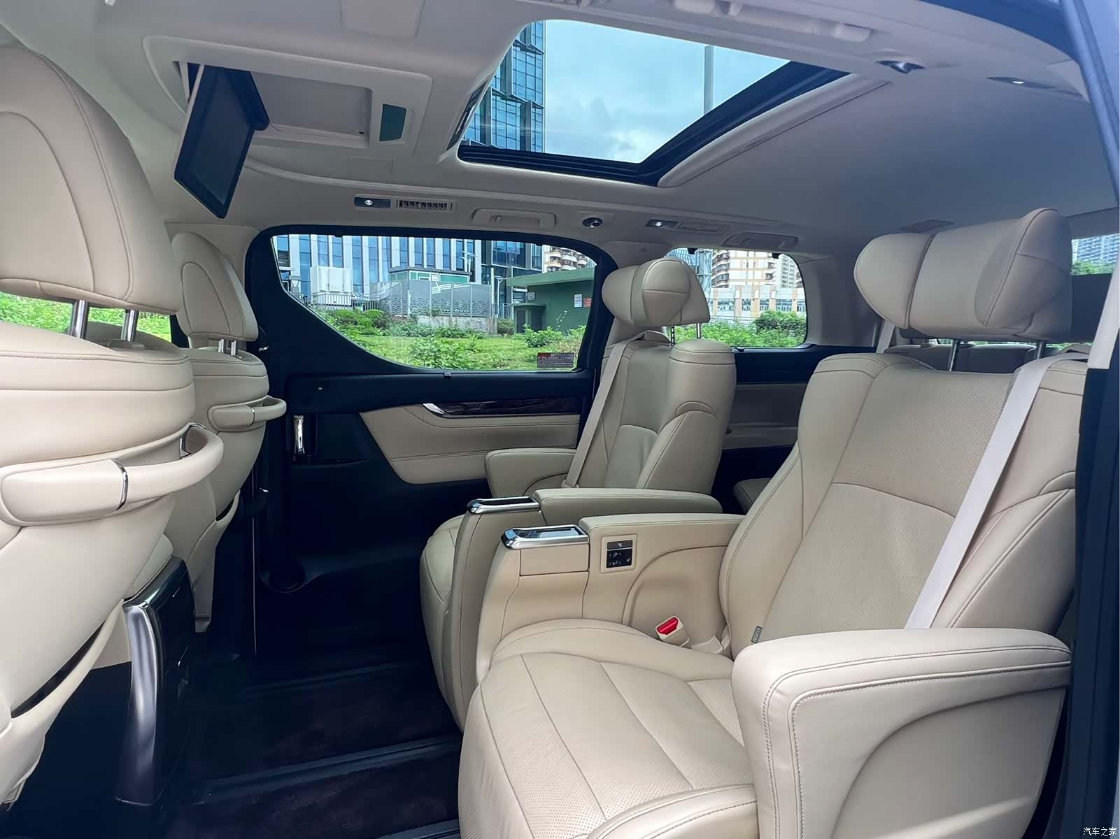 Toyota Alphard, 2018 10