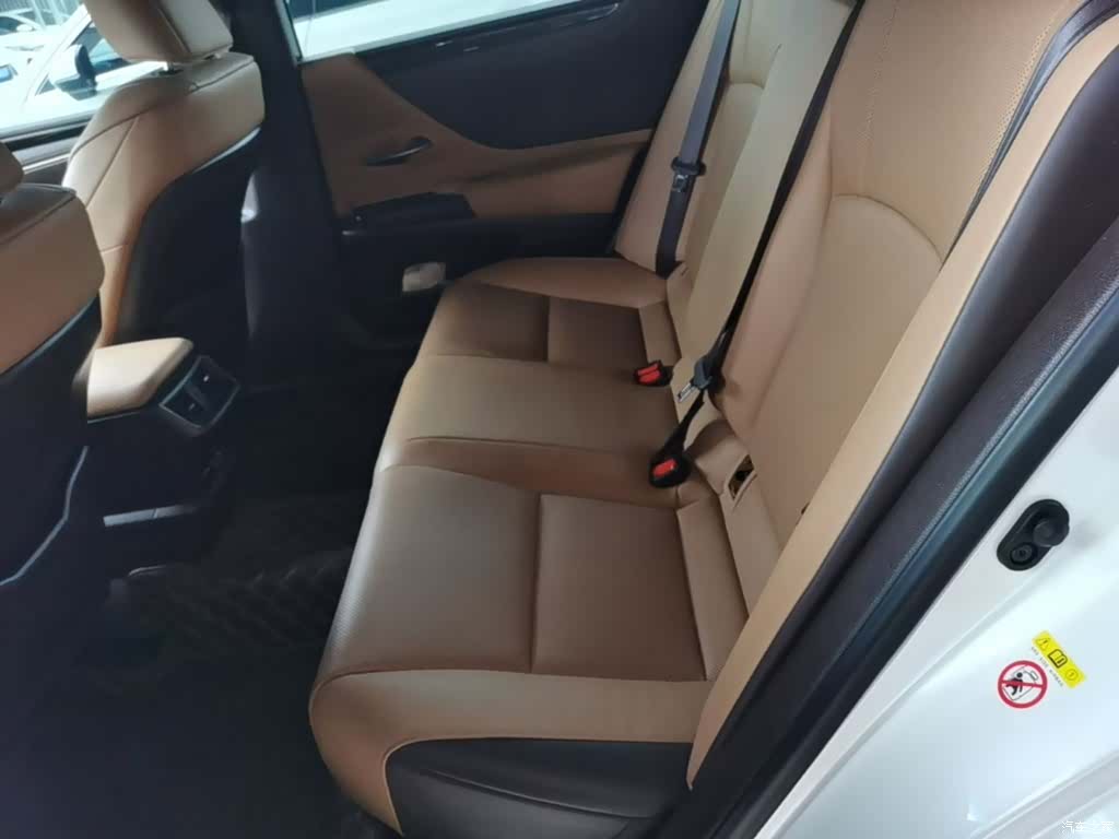 Lexus ES, 2019 17