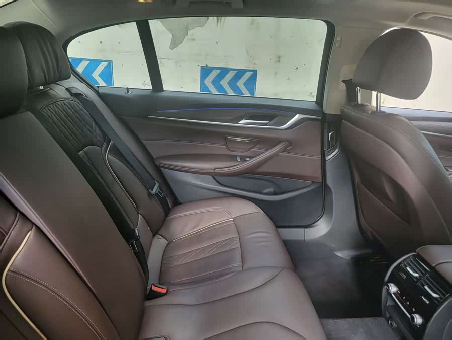 BMW 5 Series New Energy 2019, фото 15