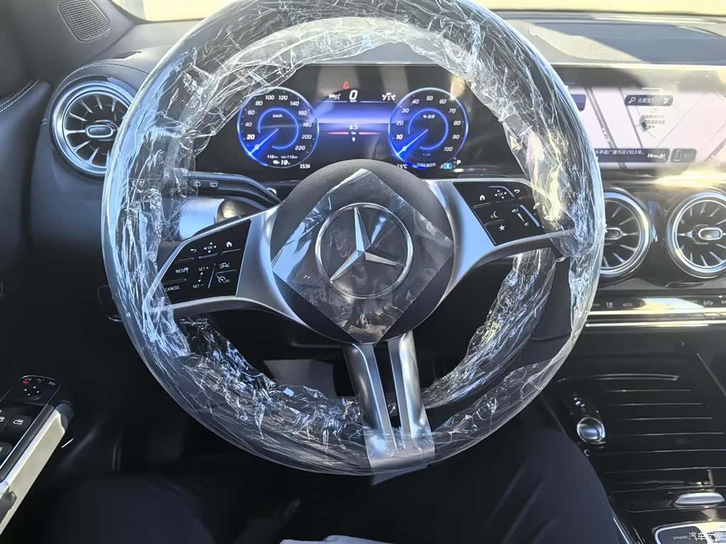 Mercedes-Benz EQB, 2025 8