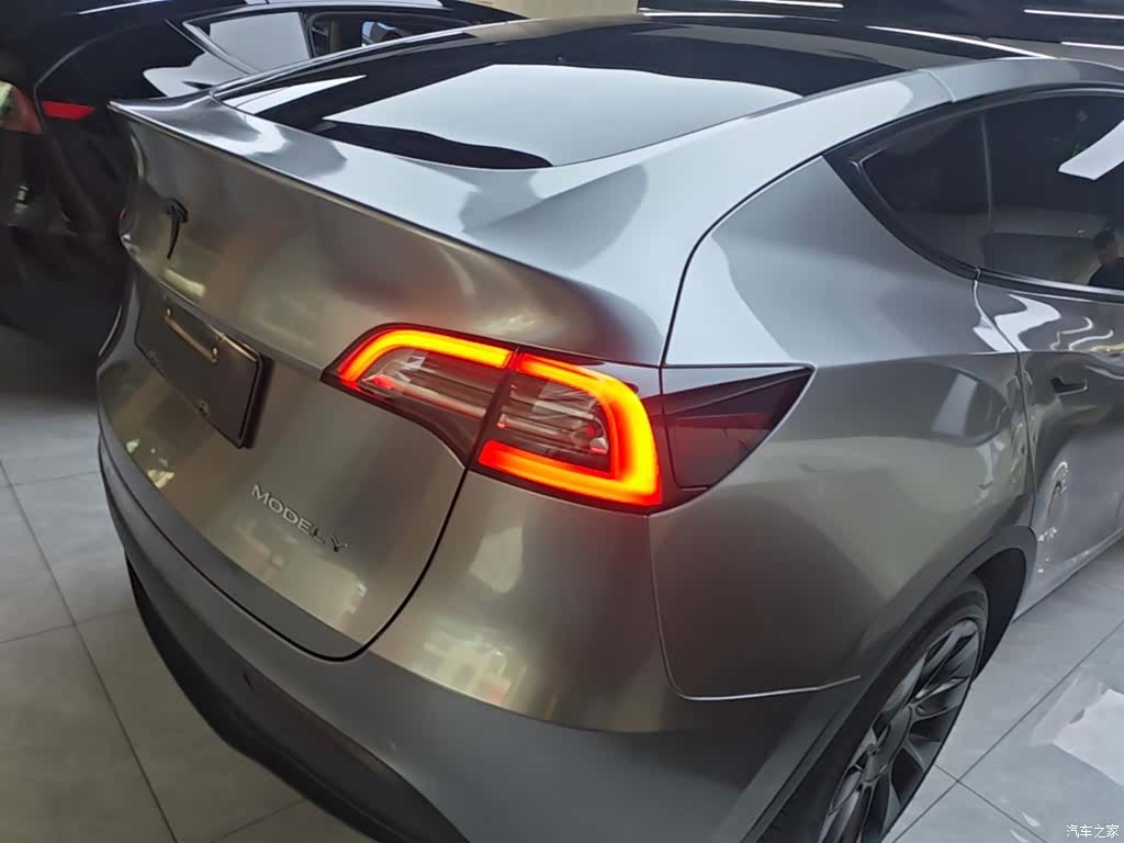 Tesla Model Y, 2021 8