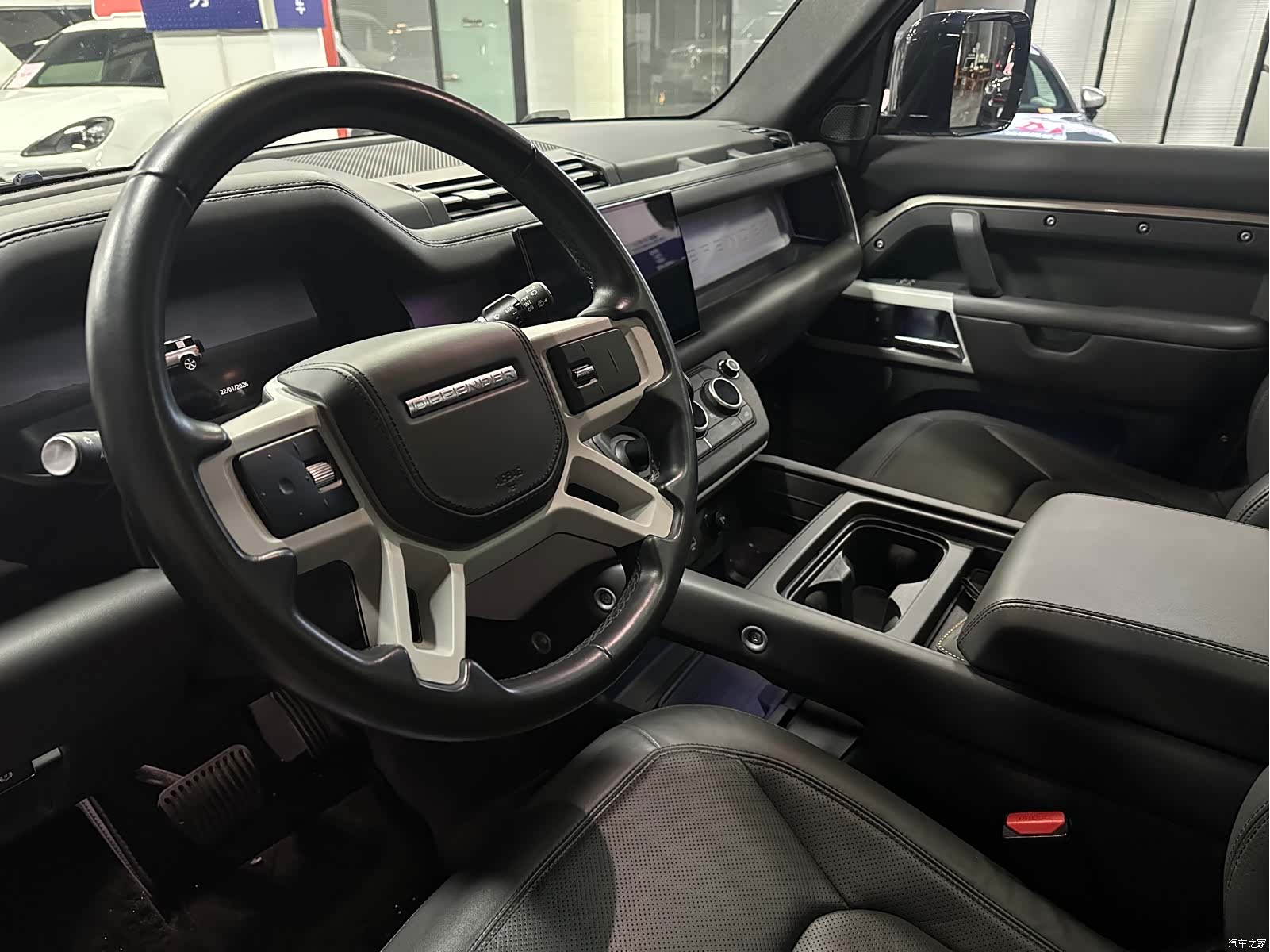 Land Rover Defender, 2023 14