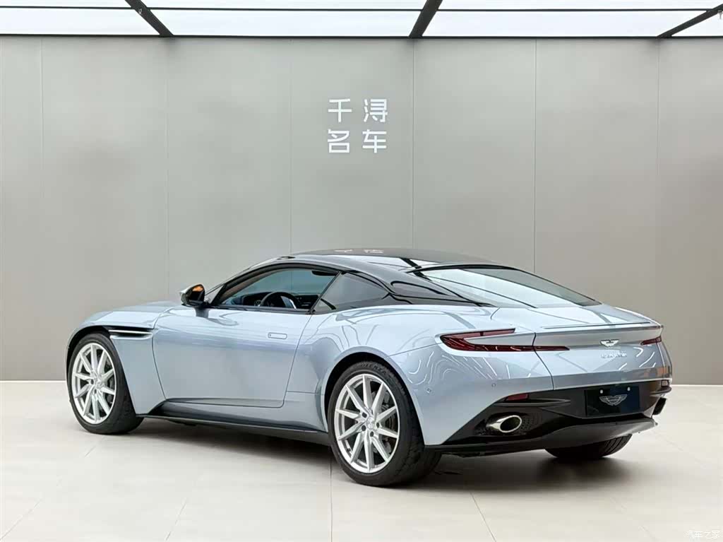 Aston Martin DB11, 2021 13