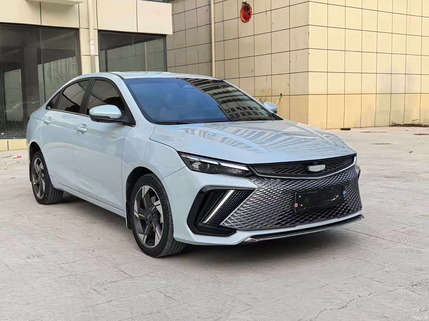 Geely Emgrand, 2022 3