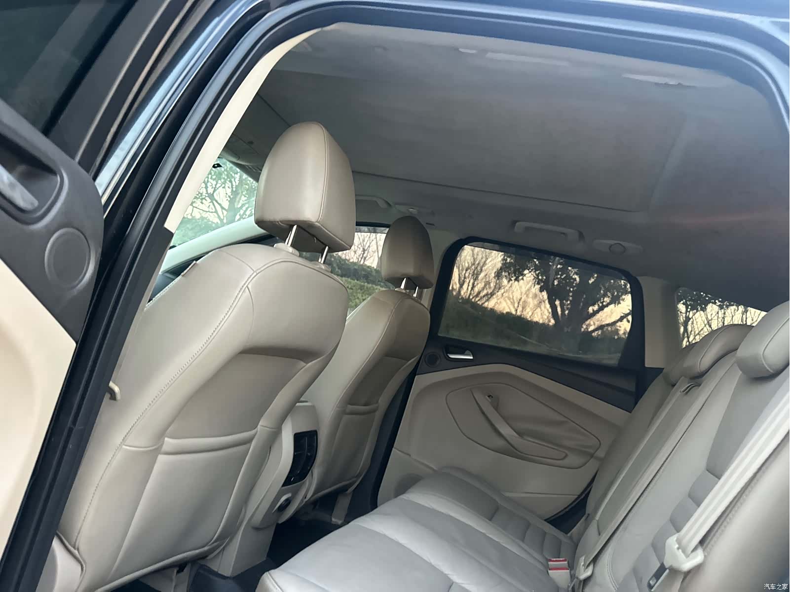 Ford Kuga, 2015 10