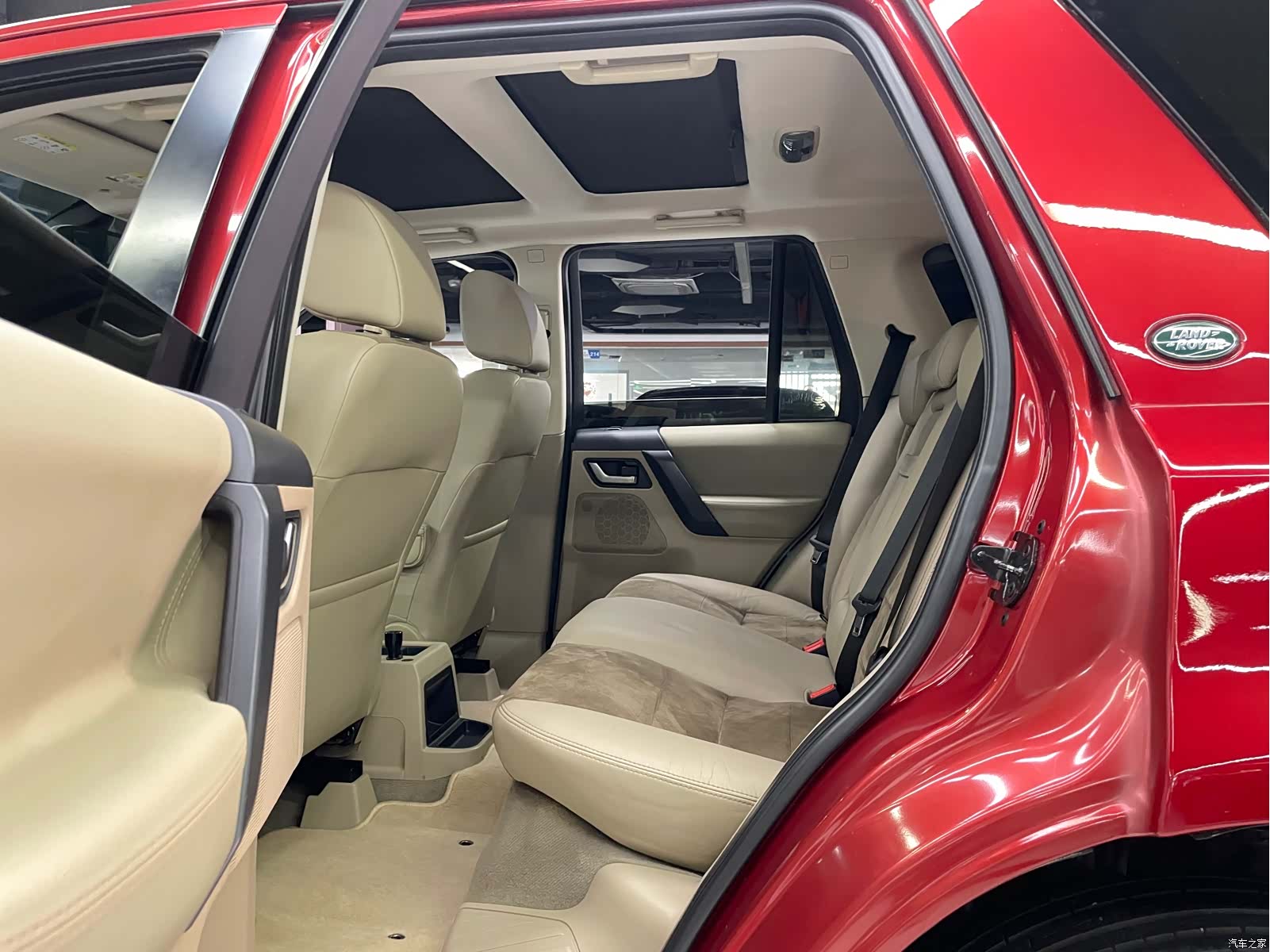 Land Rover 2, 2011 16