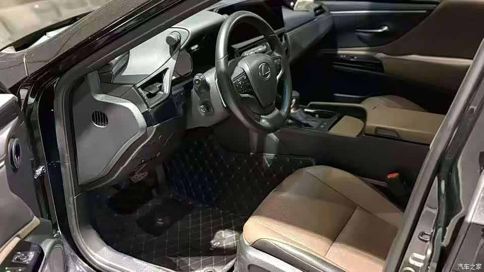 Lexus ES, 2023 2