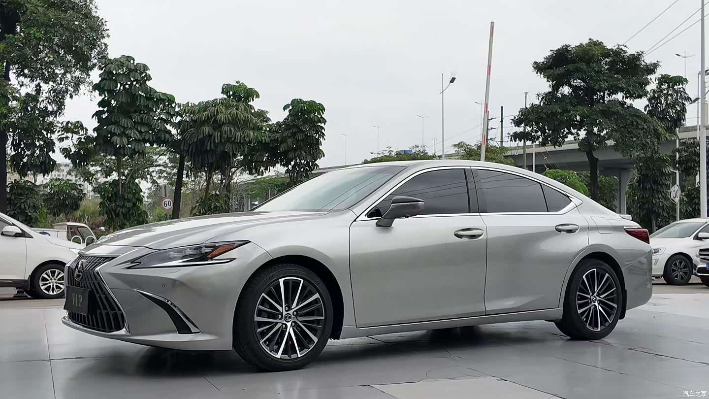 Lexus ES, 2022 2