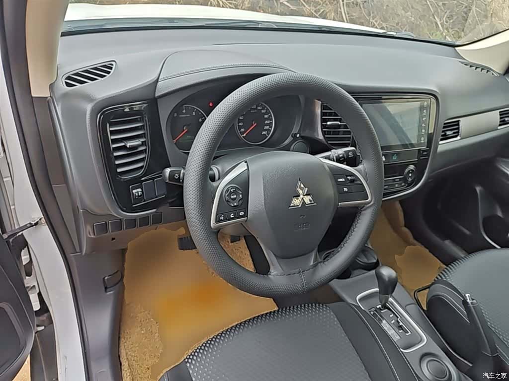 Mitsubishi Outlander, 2017 11