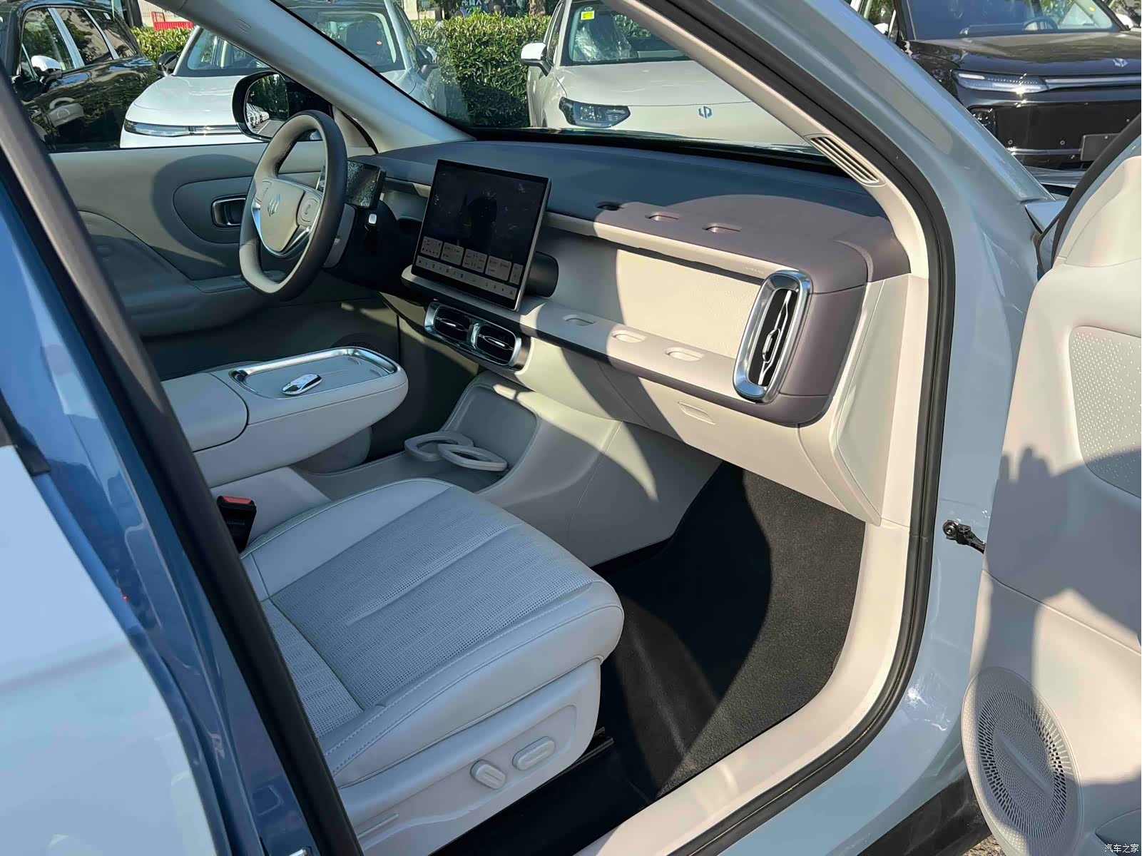 Leapmotor B01, 2025 11