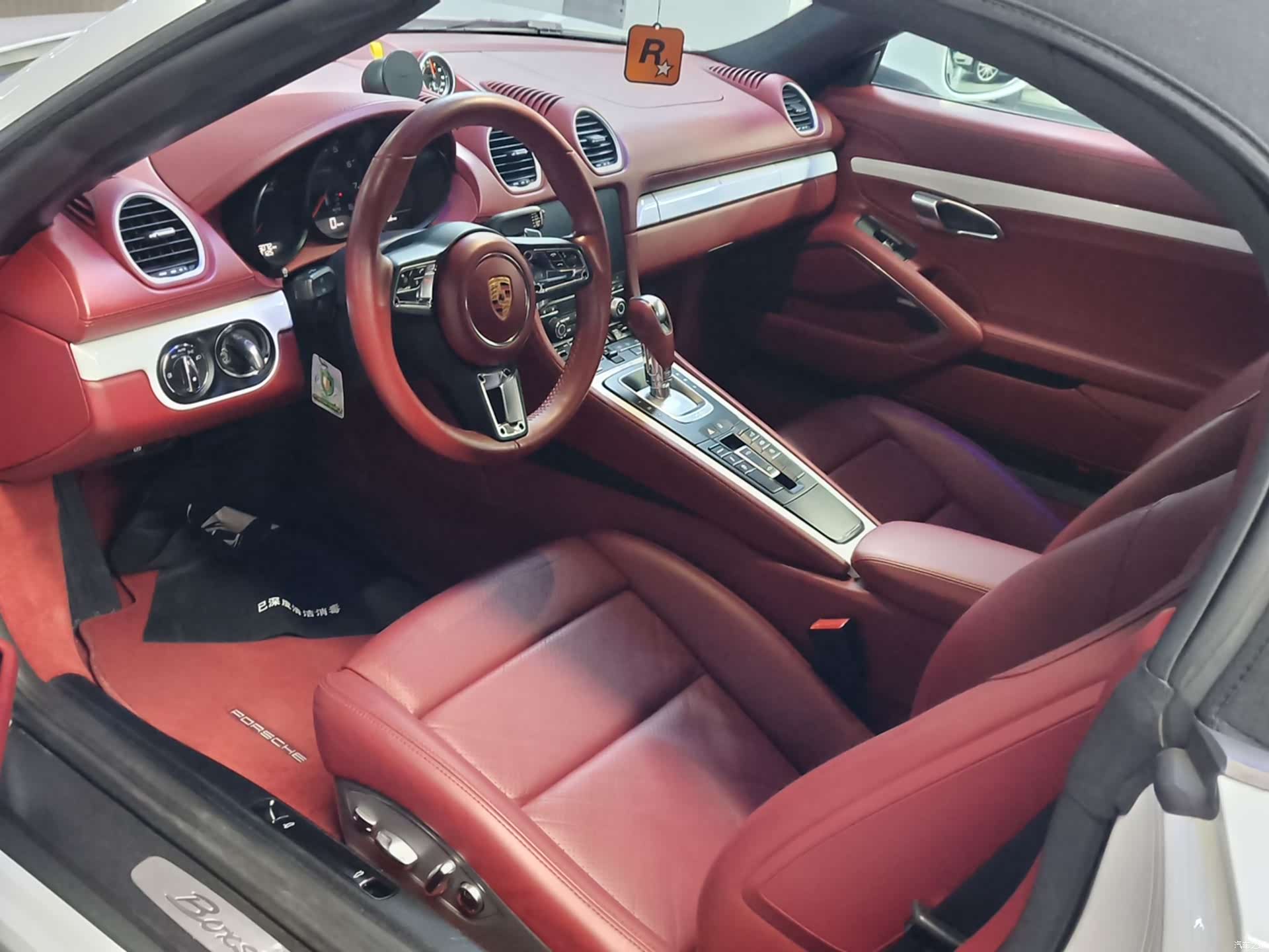 Porsche Boxster, 2018 все фото