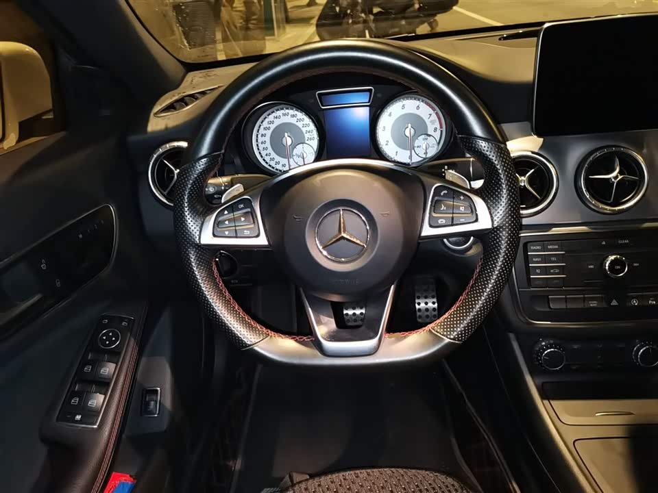 Mercedes-Benz CLA