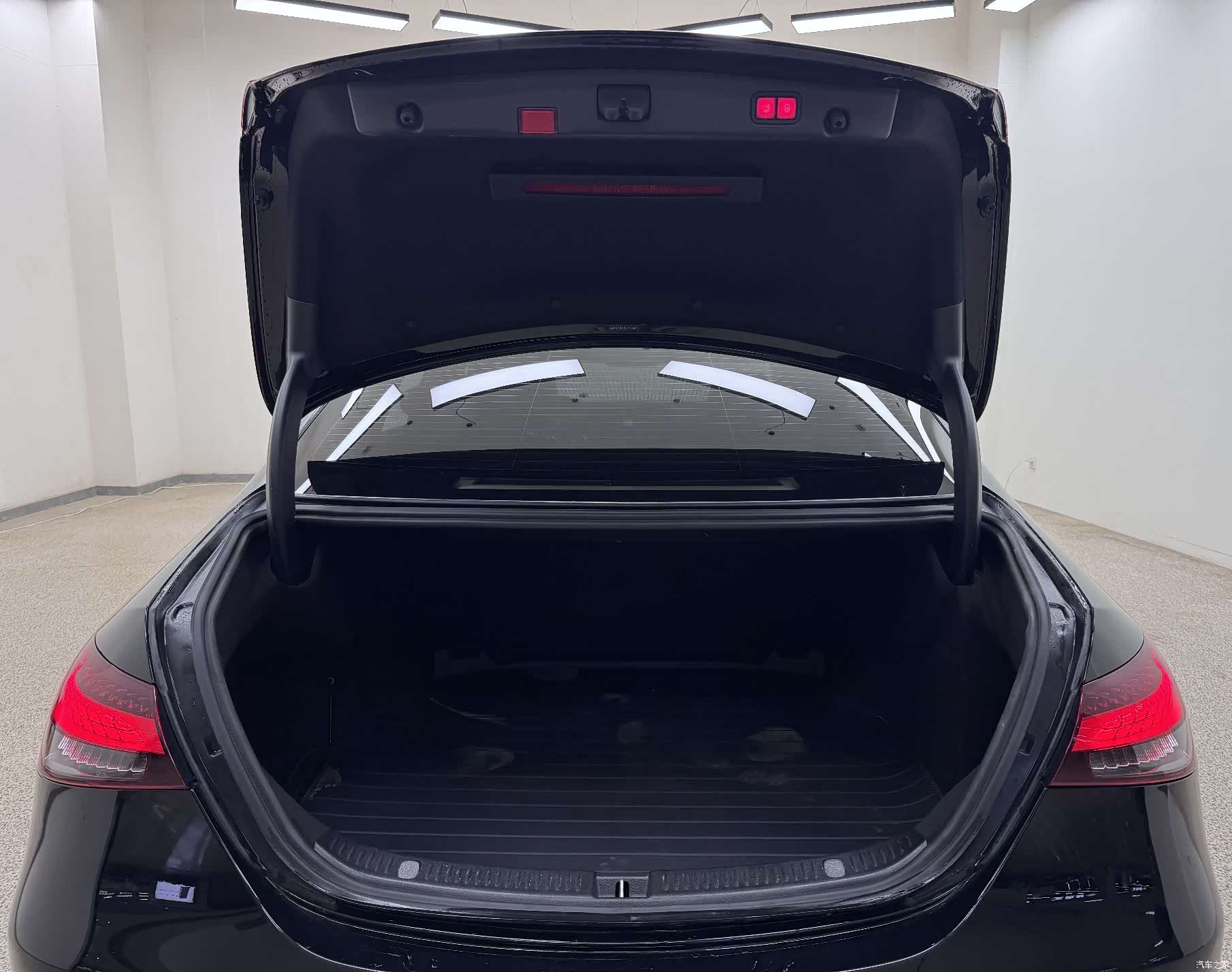 Mercedes-Benz E-Class, 2022 30