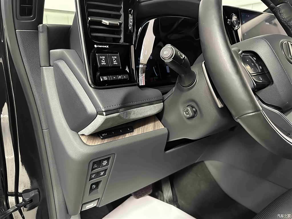 Lexus LM, 2024 16