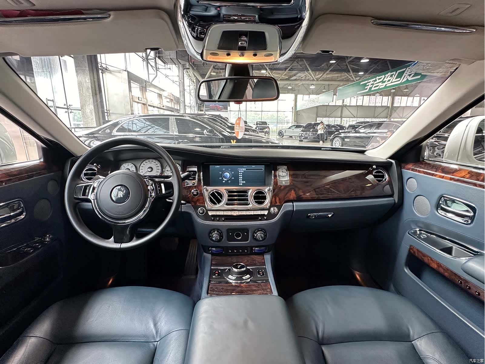 Rolls-Royce Ghost, 2011 18