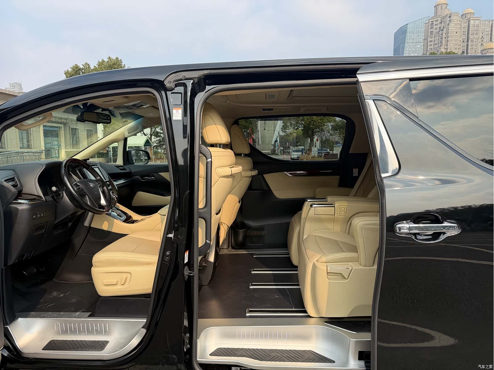 Toyota Alphard, 2017 4