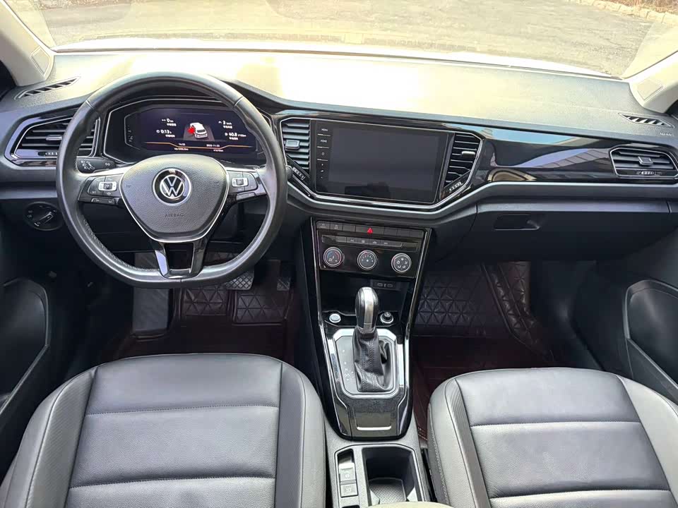 Volkswagen T-ROC exploring Songs