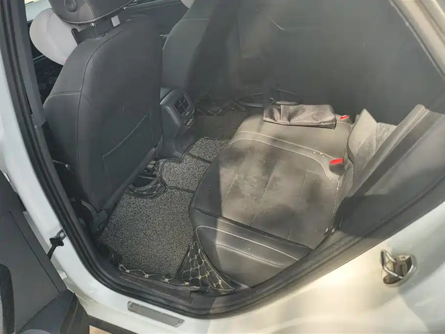 Volkswagen T-ROC exploring Songs