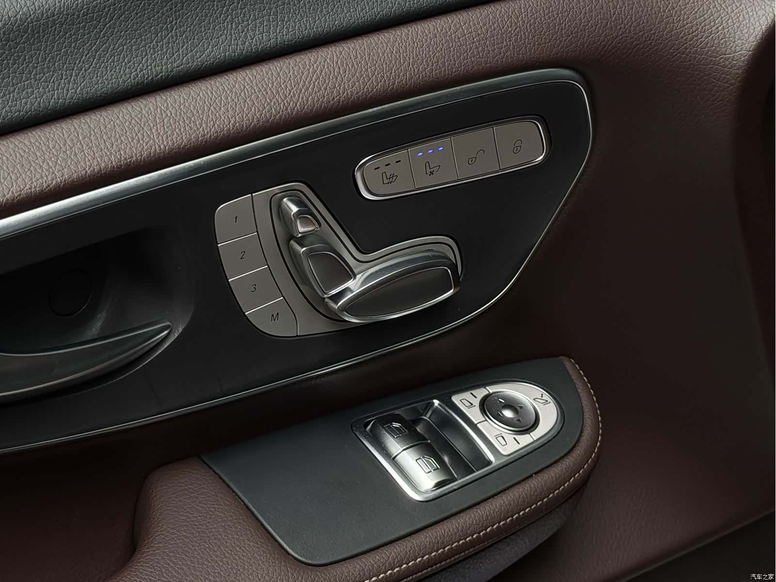 Mercedes-Benz V-Class, 2023 14