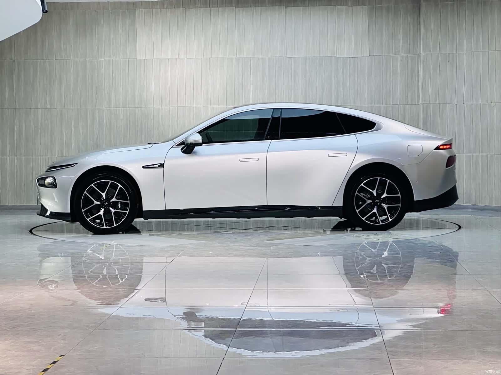 Xpeng P7, 2023 4