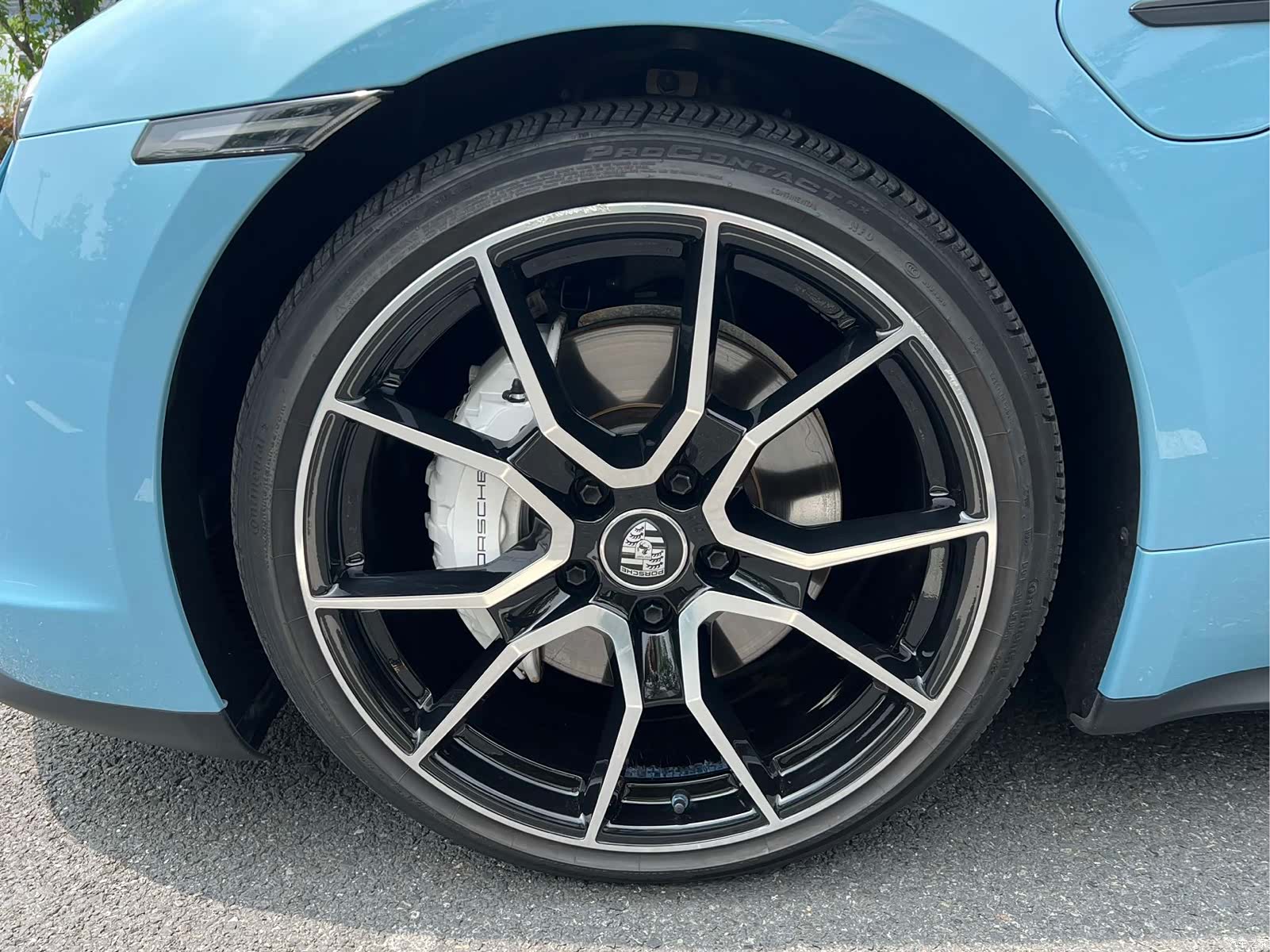 Porsche Taycan, 2023 4
