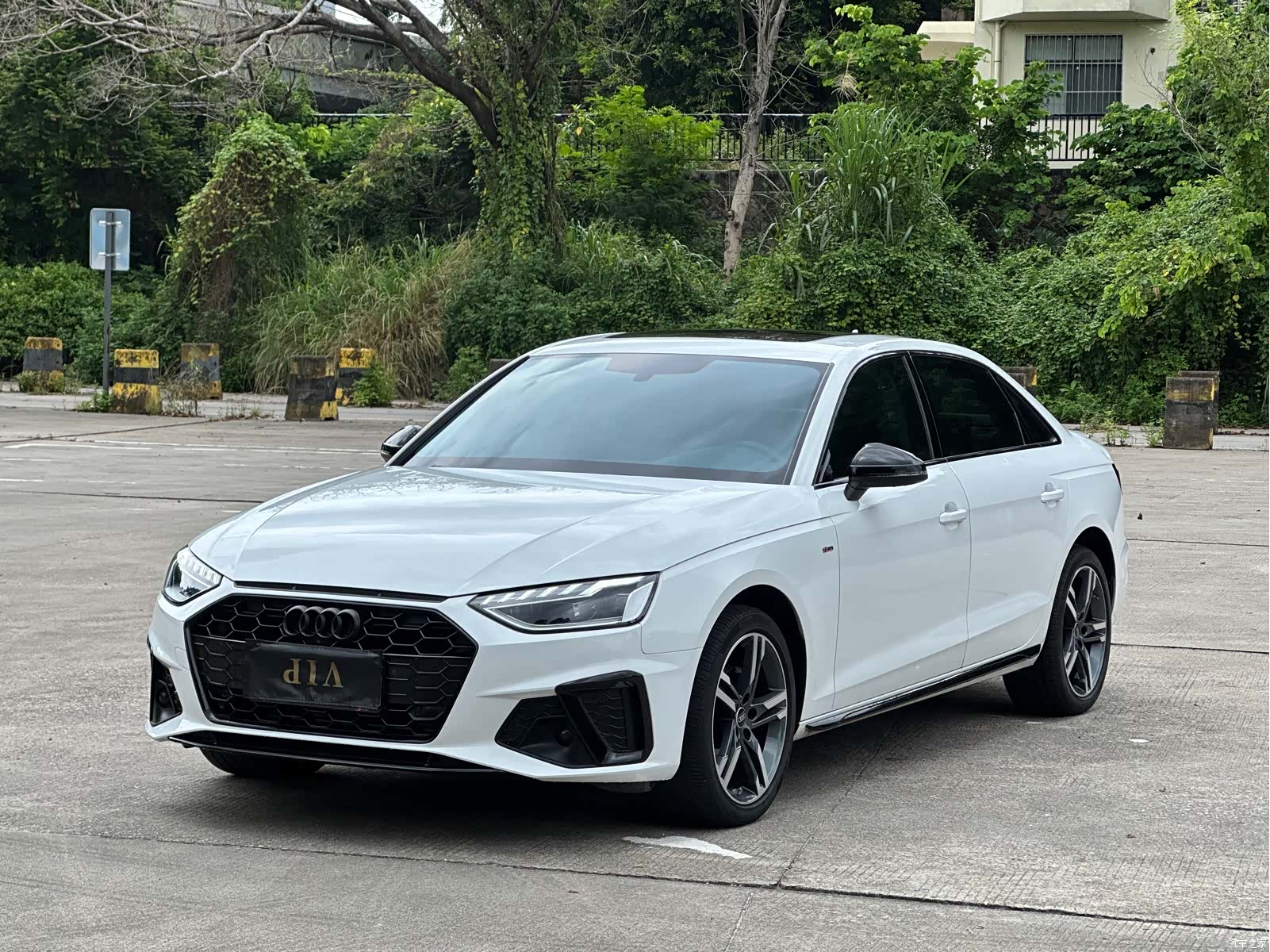 Audi A4L, 2023 1