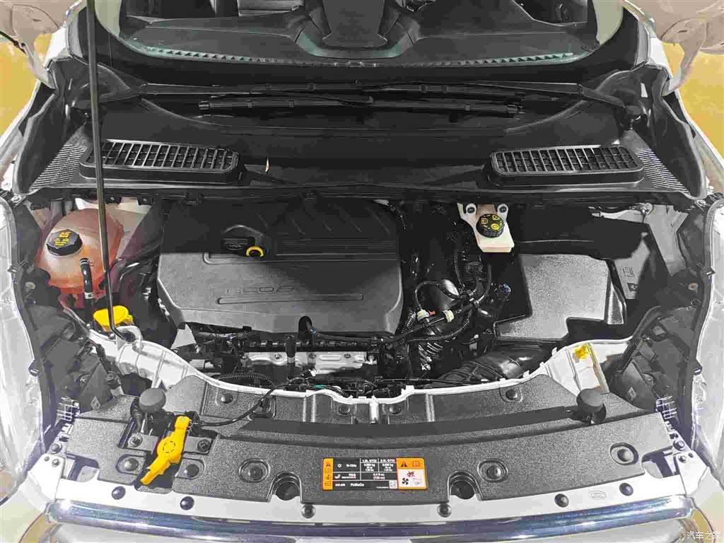 Ford Kuga, 2016 12