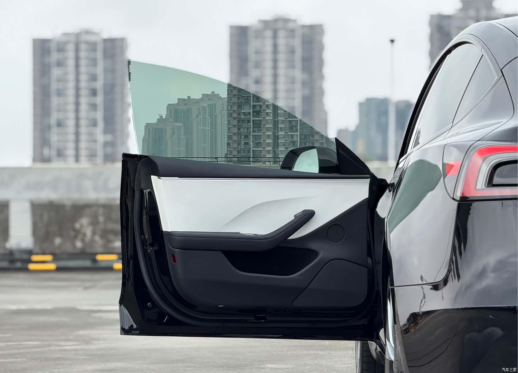 Tesla Model 3, 2024 21
