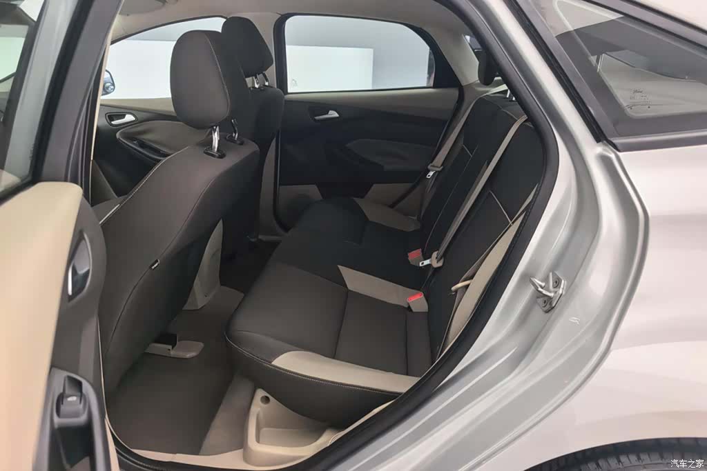 Ford Focus, 2013 11