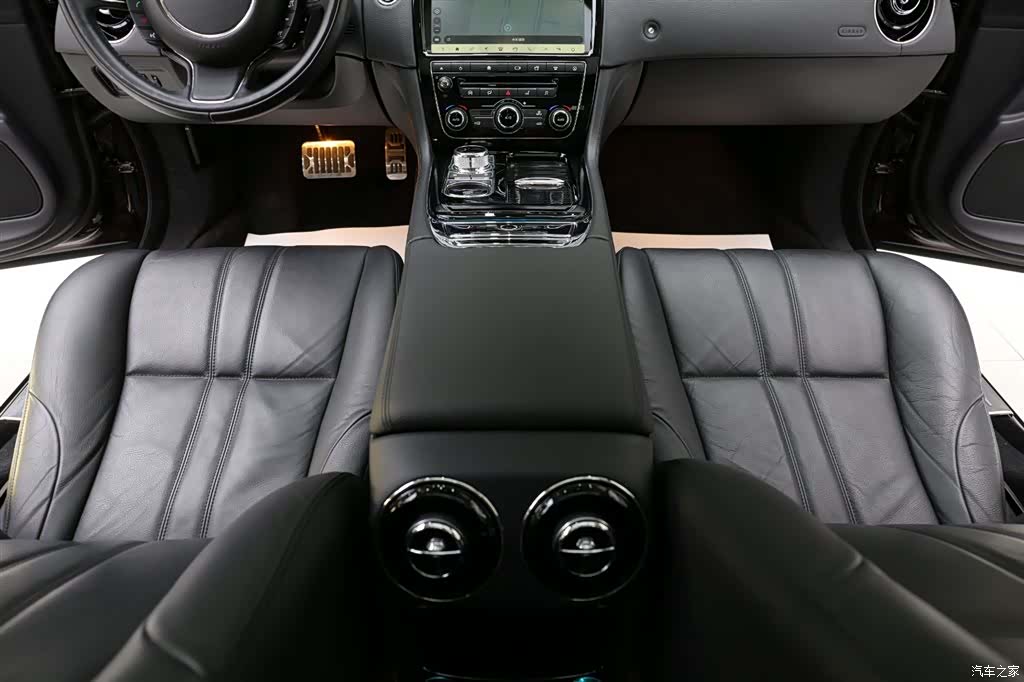 Jaguar XJ, 2019 10