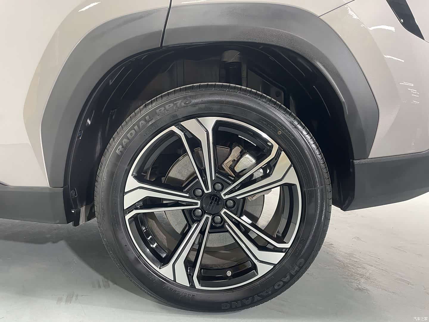 Geely Galaxy L7, 2024 17