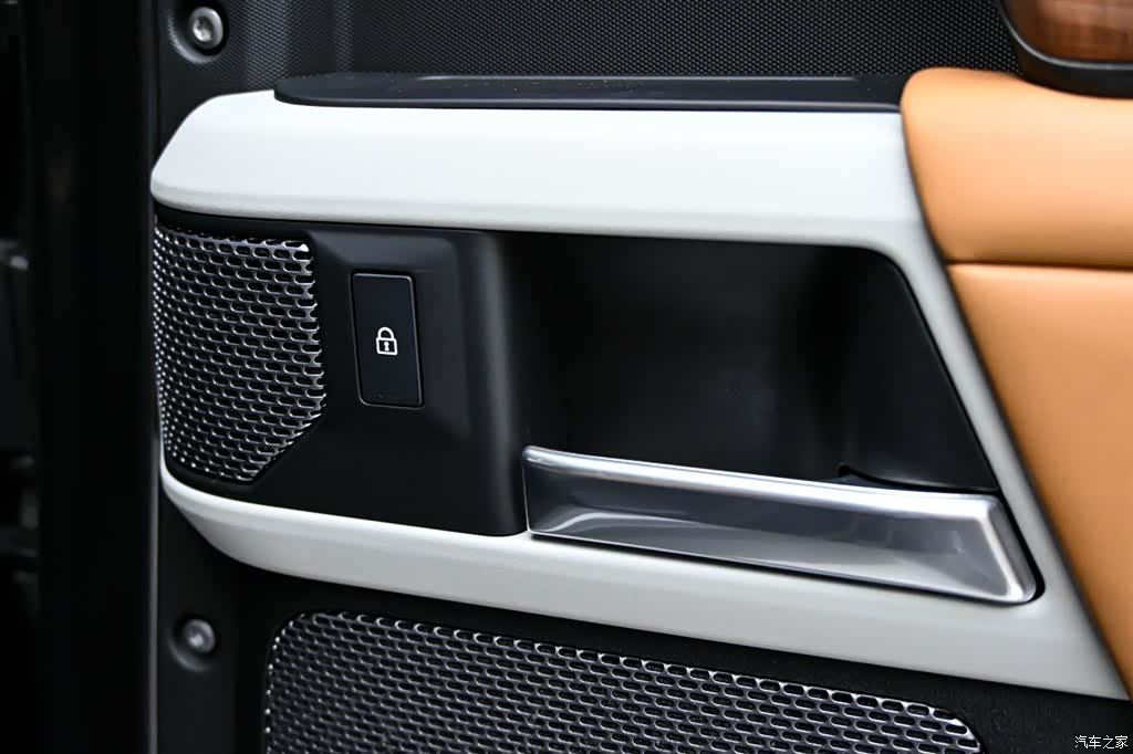 Land Rover Defender, 2024 26