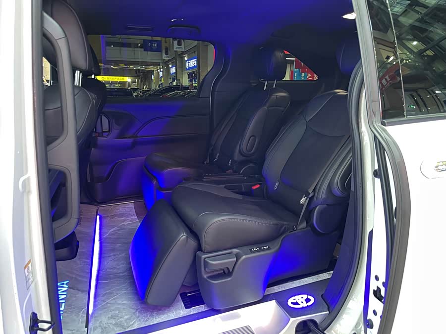 Toyota SIENNA 2024, фото 12