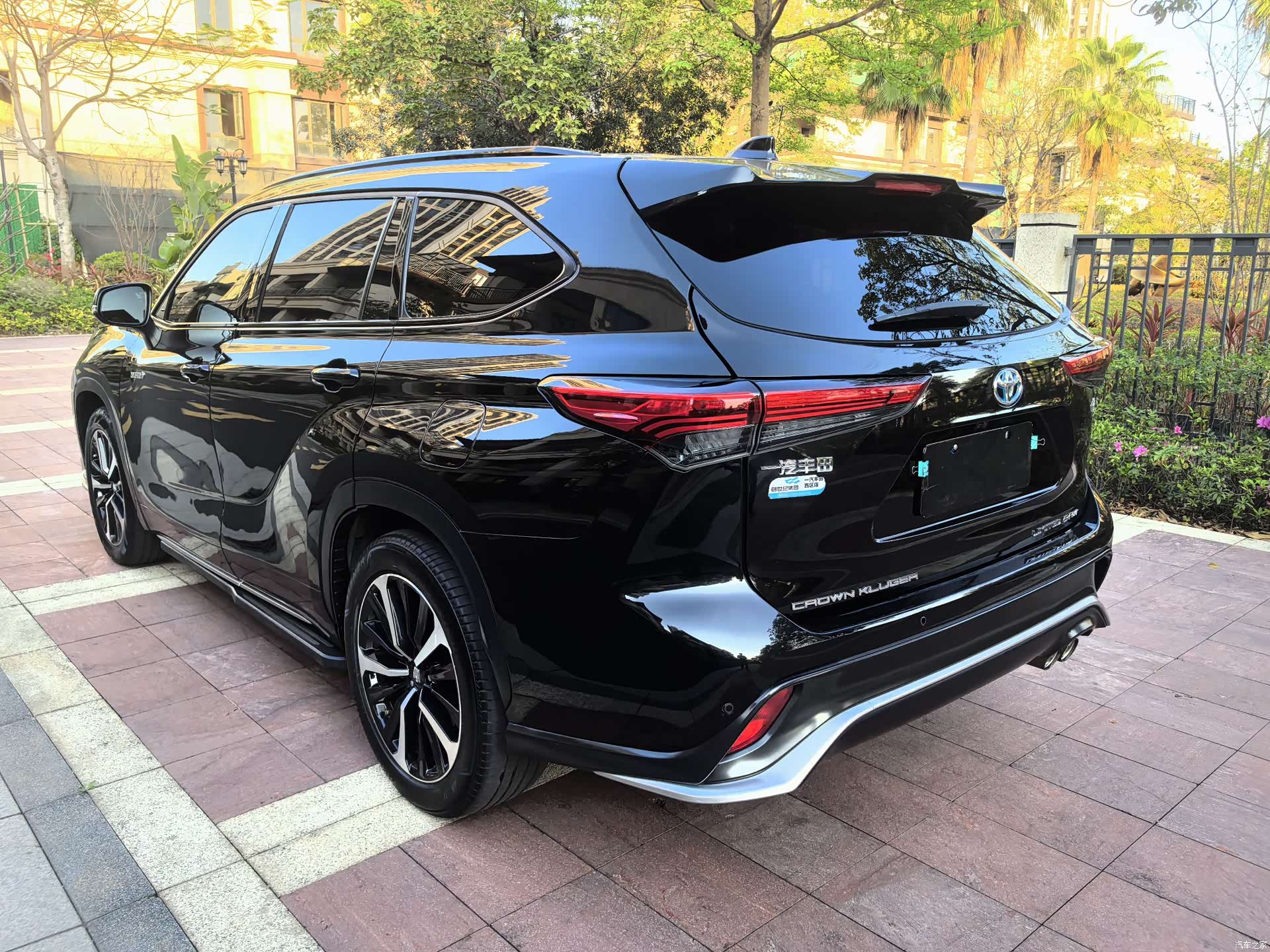 Toyota Crown, 2022 все фото