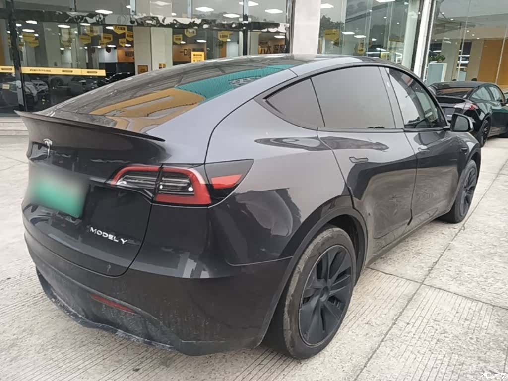 Tesla Model Y, 2024 7