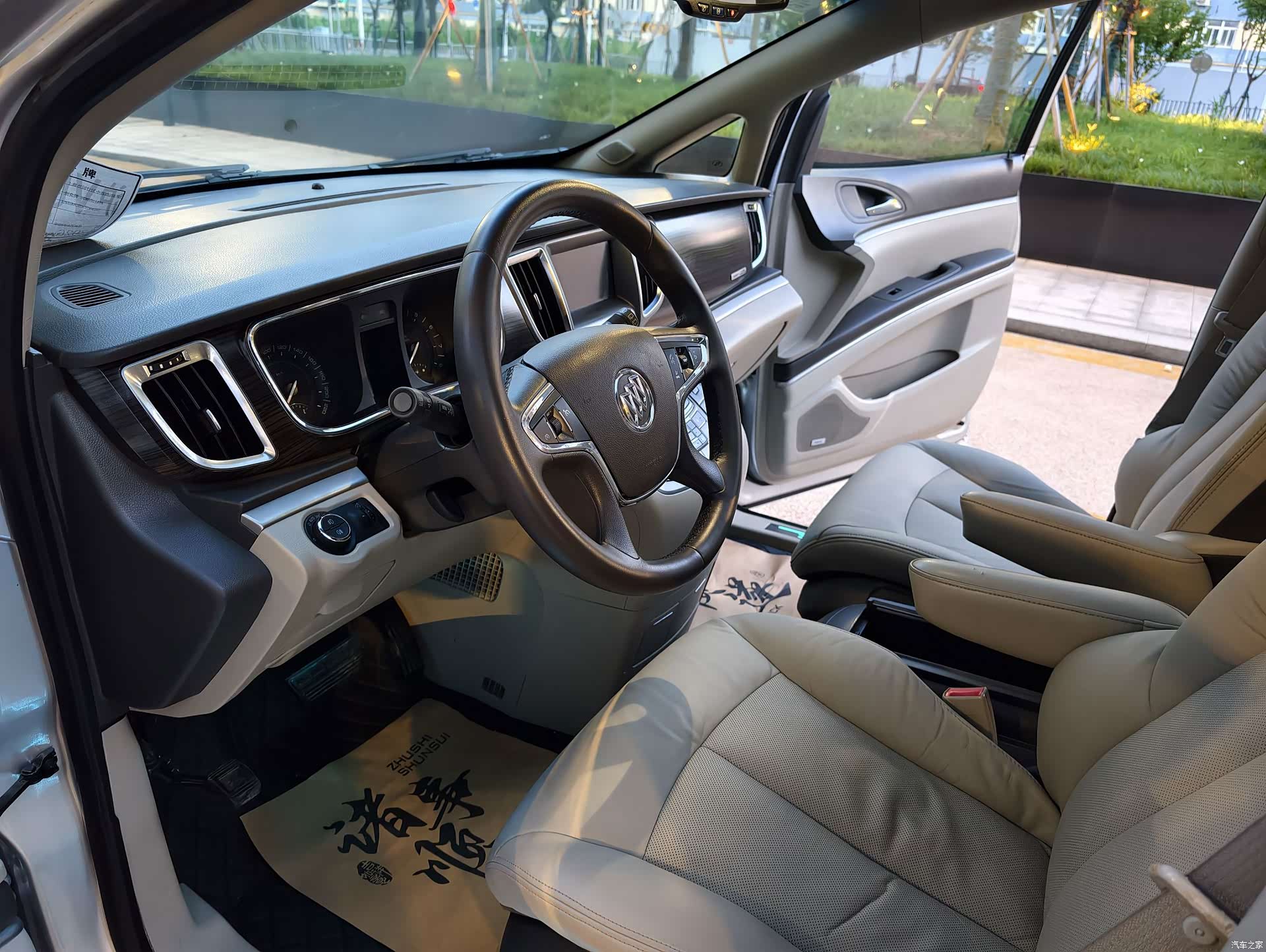 Buick GL8, 2012 7